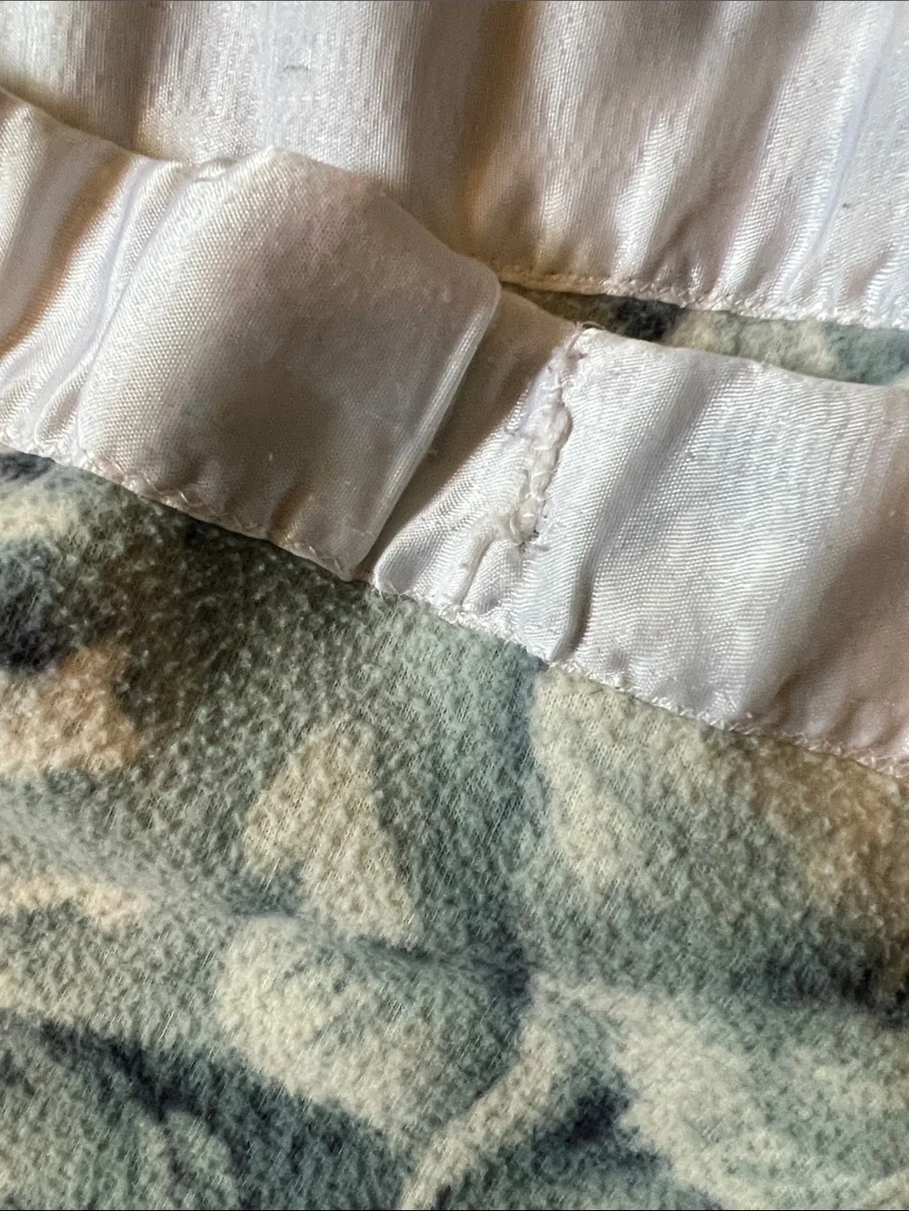Silk Boarder Wildlife Print Blue and Cream Plush Throw Blanket 1970